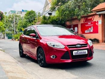 Ford Focus 2.0L Titanium HB 2013. Màu Đỏ.